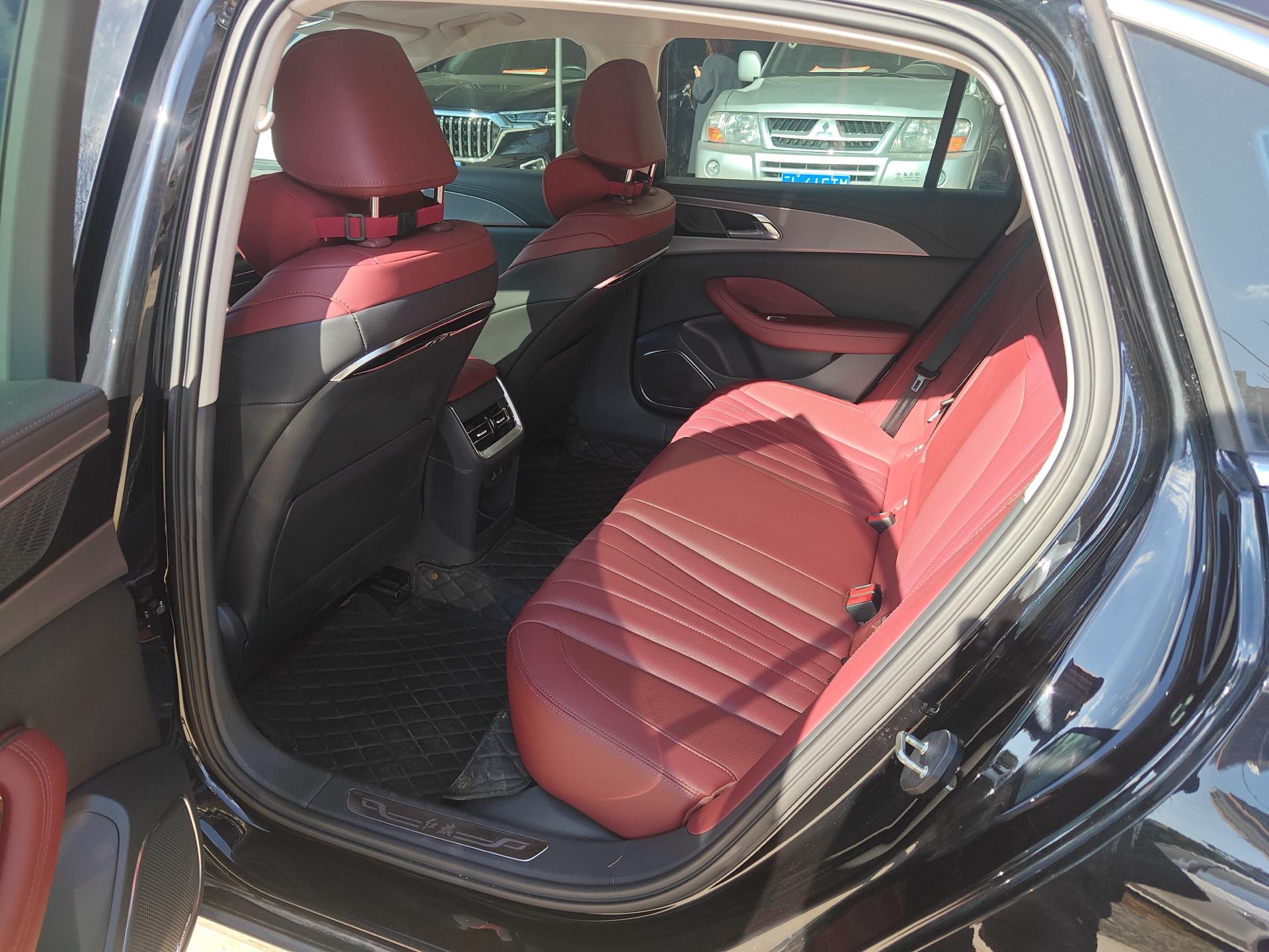 Hongqi H5 2023 2.0T Smart Connect Flagship Comfort Edition