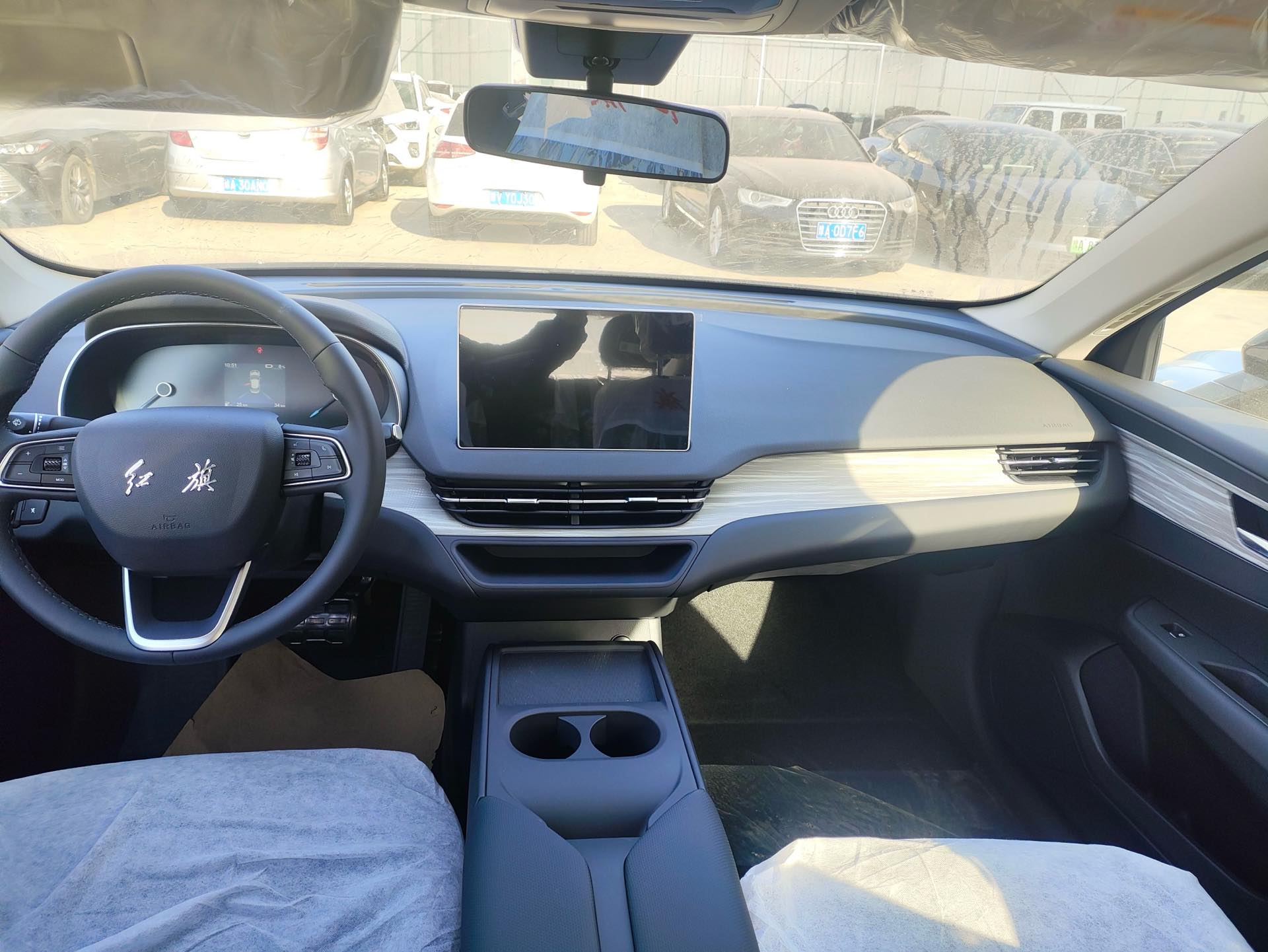 红旗 2025款 E-QM5 500km 出行版