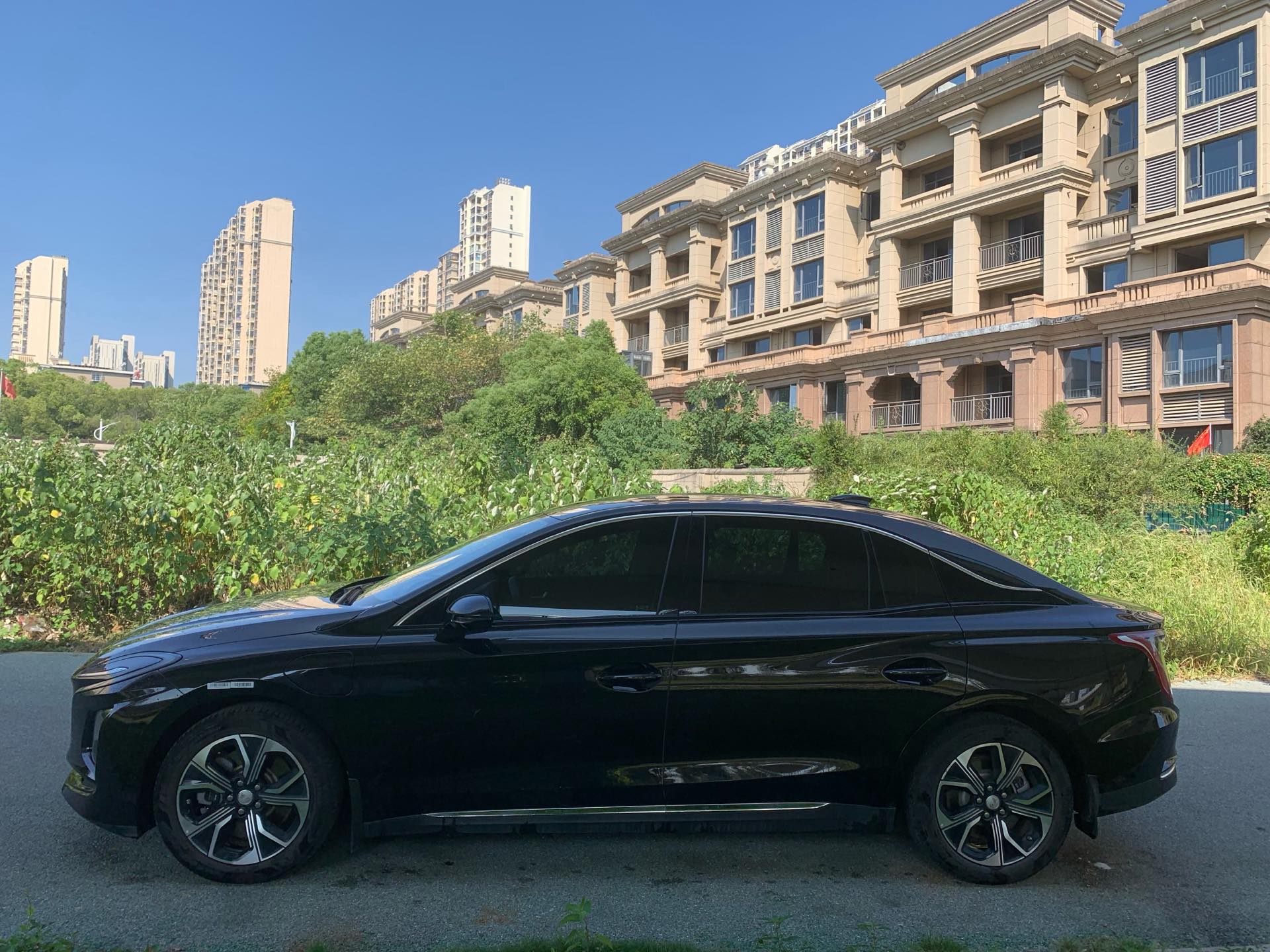 红旗 2022款 E-QM5 网约充电 T3版 4座