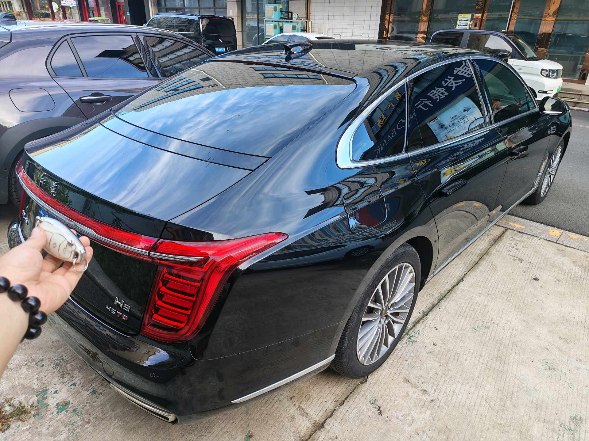 红旗 2023款 H9 48V 2.0T 智联旗享版
