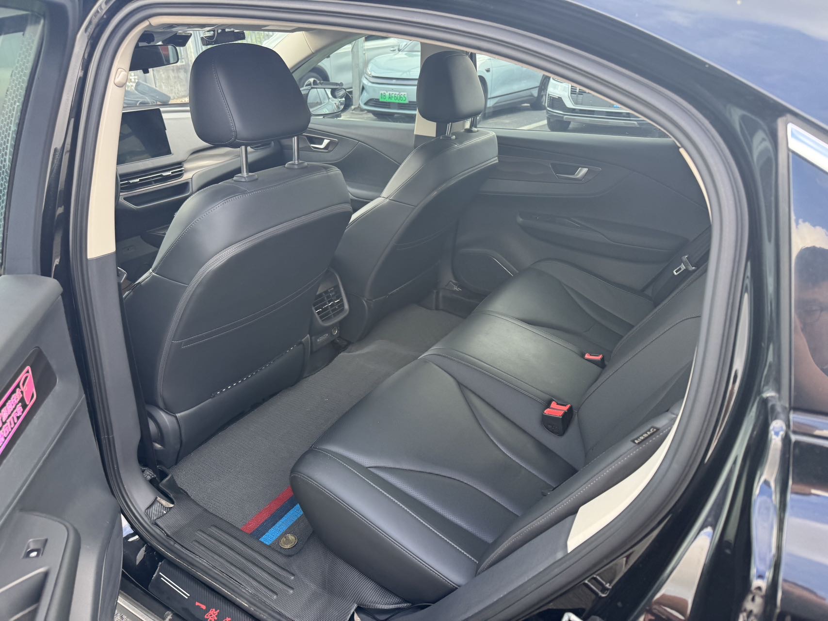 Hongqi E-QM5 2021 Charging Qiyue