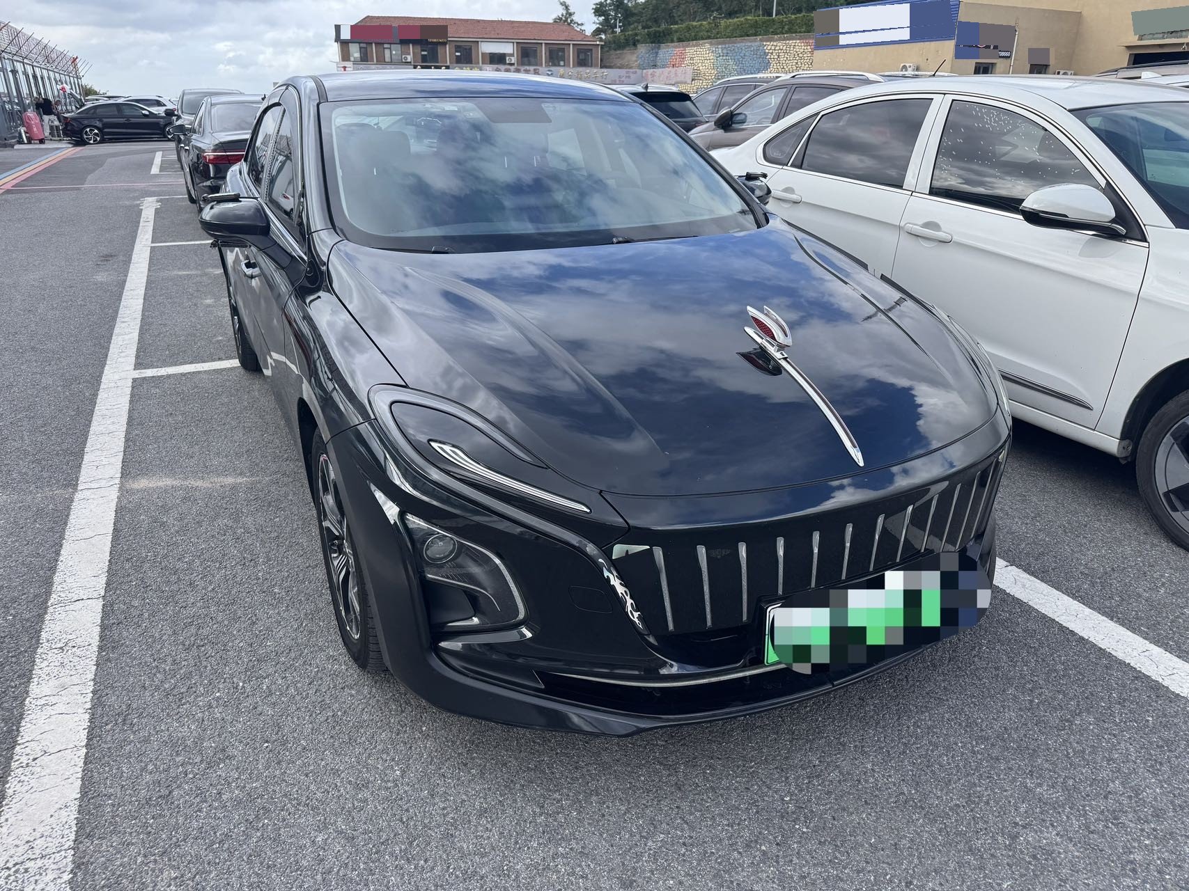 Hongqi E-QM5 2021 Charging Qiyue