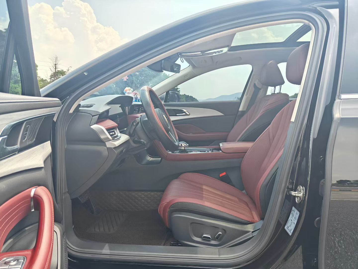 Hongqi H5 2025 2.0T 50 Millionth Anniversary Edition