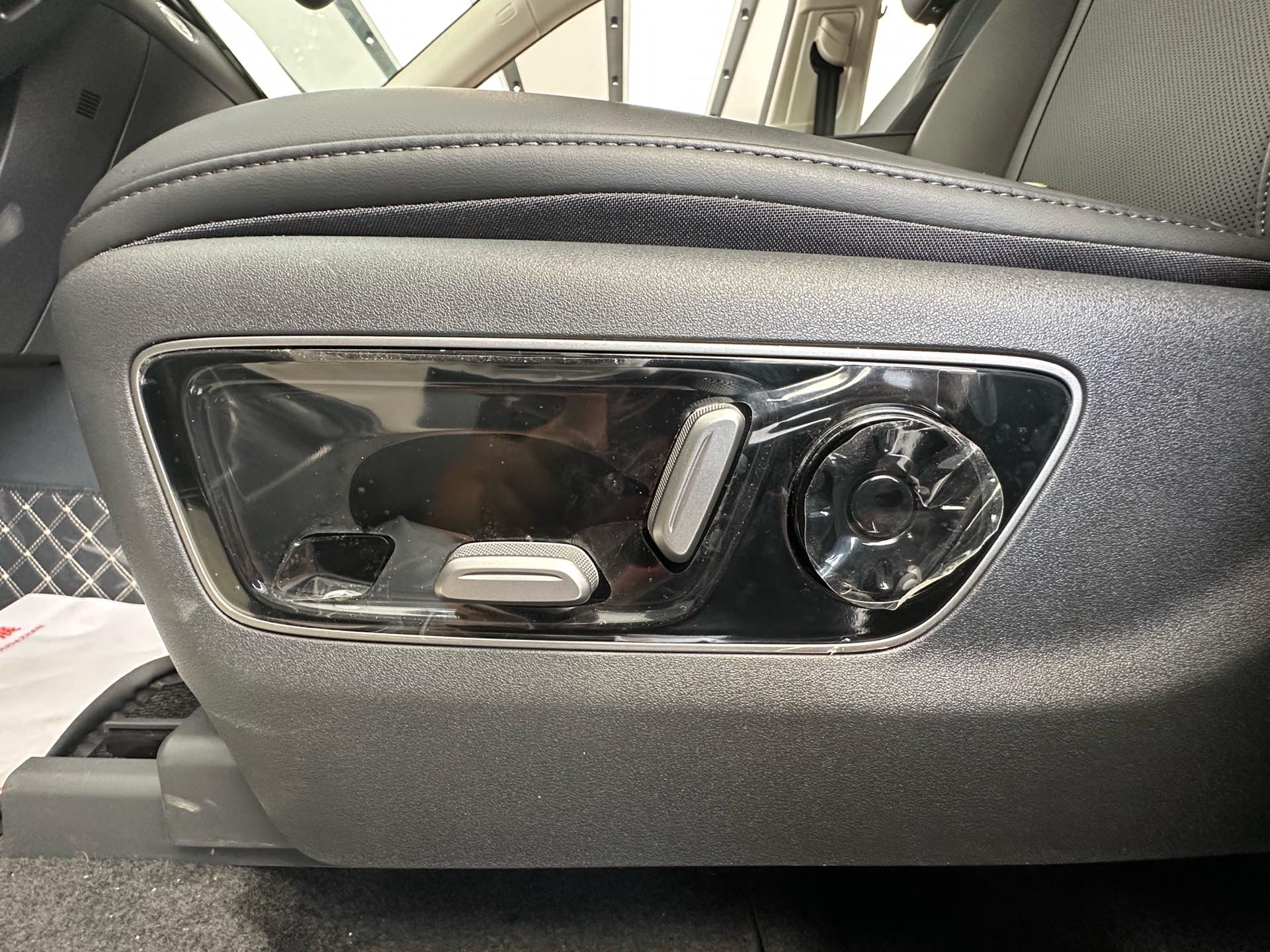 红旗 2025款 HS3 PHEV 1.5T 117km 劲为版