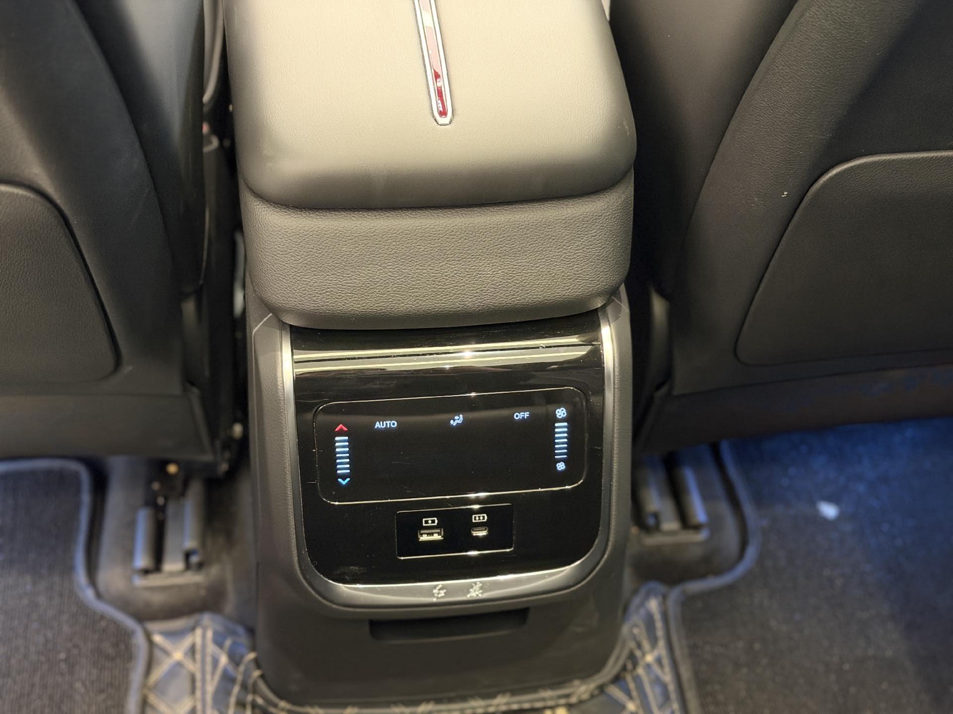 Hongqi HS7 PHEV 2.0T Four-Wheel Drive Qichang 7-Seater 2024