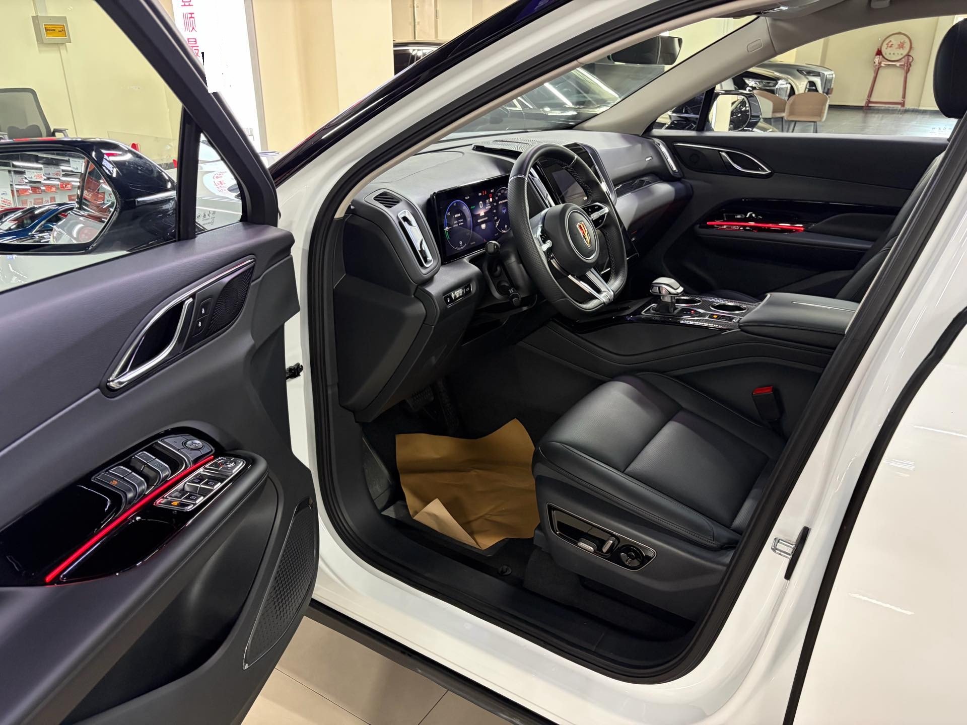 红旗 2025款 HS3 PHEV 1.5T 117km 劲为版