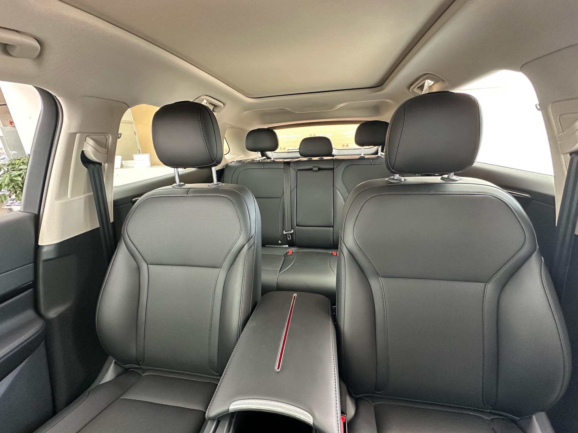 红旗 2025款 HS3 PHEV 1.5T 117km 劲为版