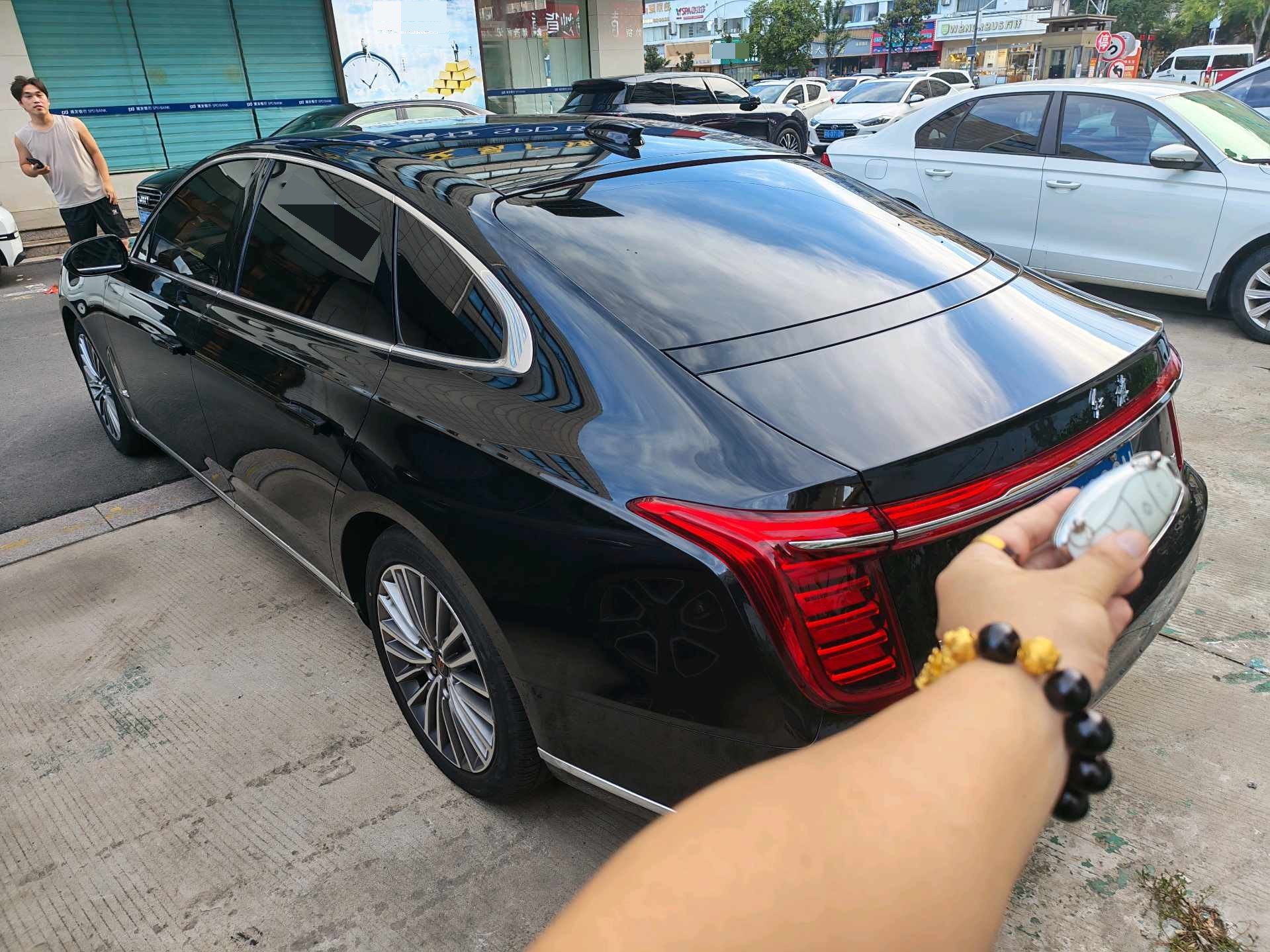 红旗 2023款 H9 48V 2.0T 智联旗享版