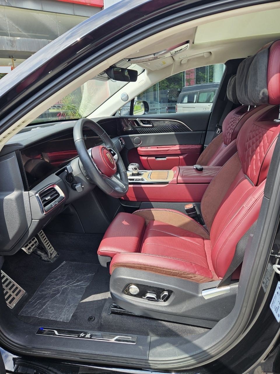 Hongqi E-HS9 2022 690km Flagship 6-Seater