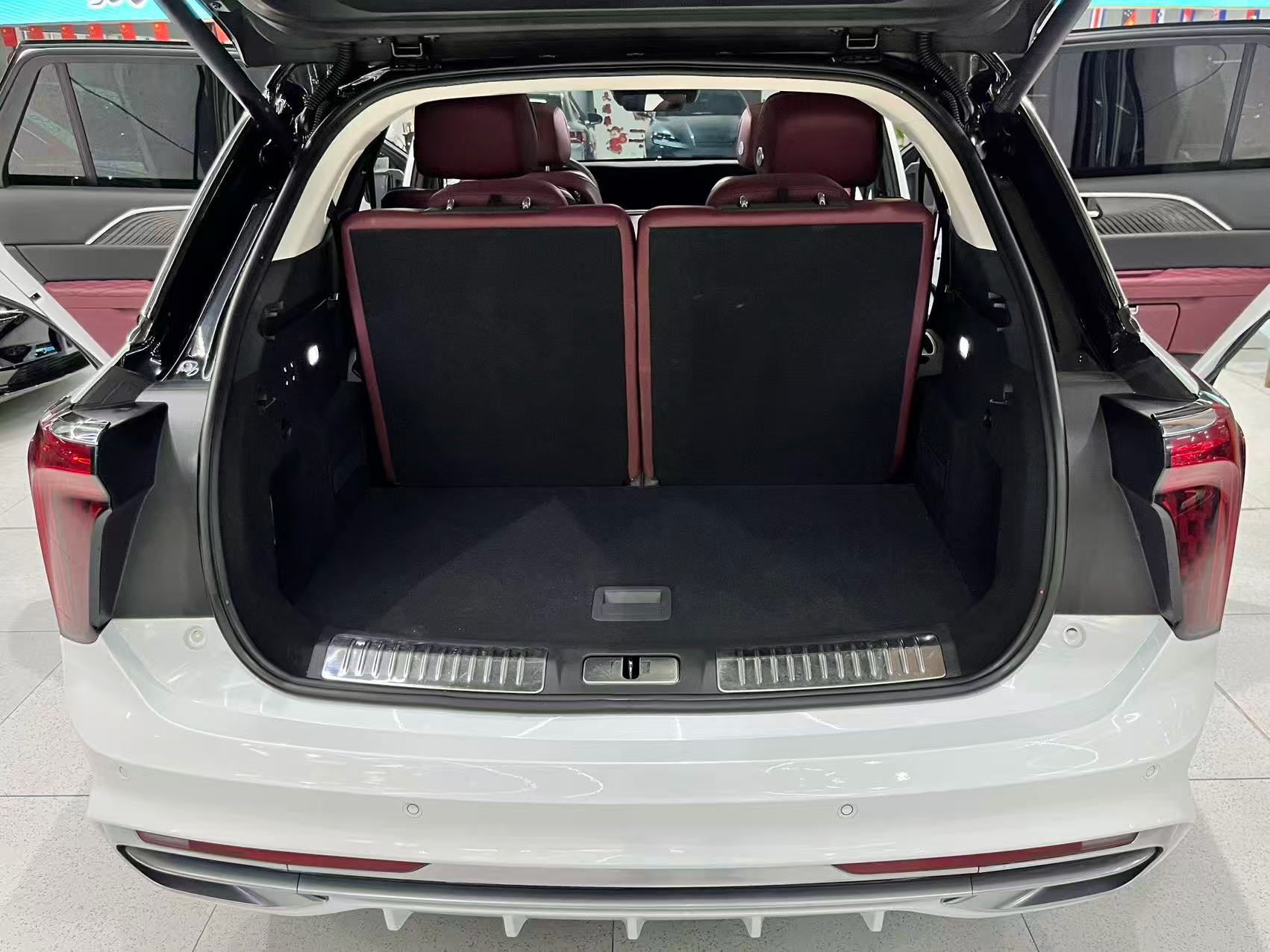 Hongqi E-HS9 2022 690km Flagship 6-Seater