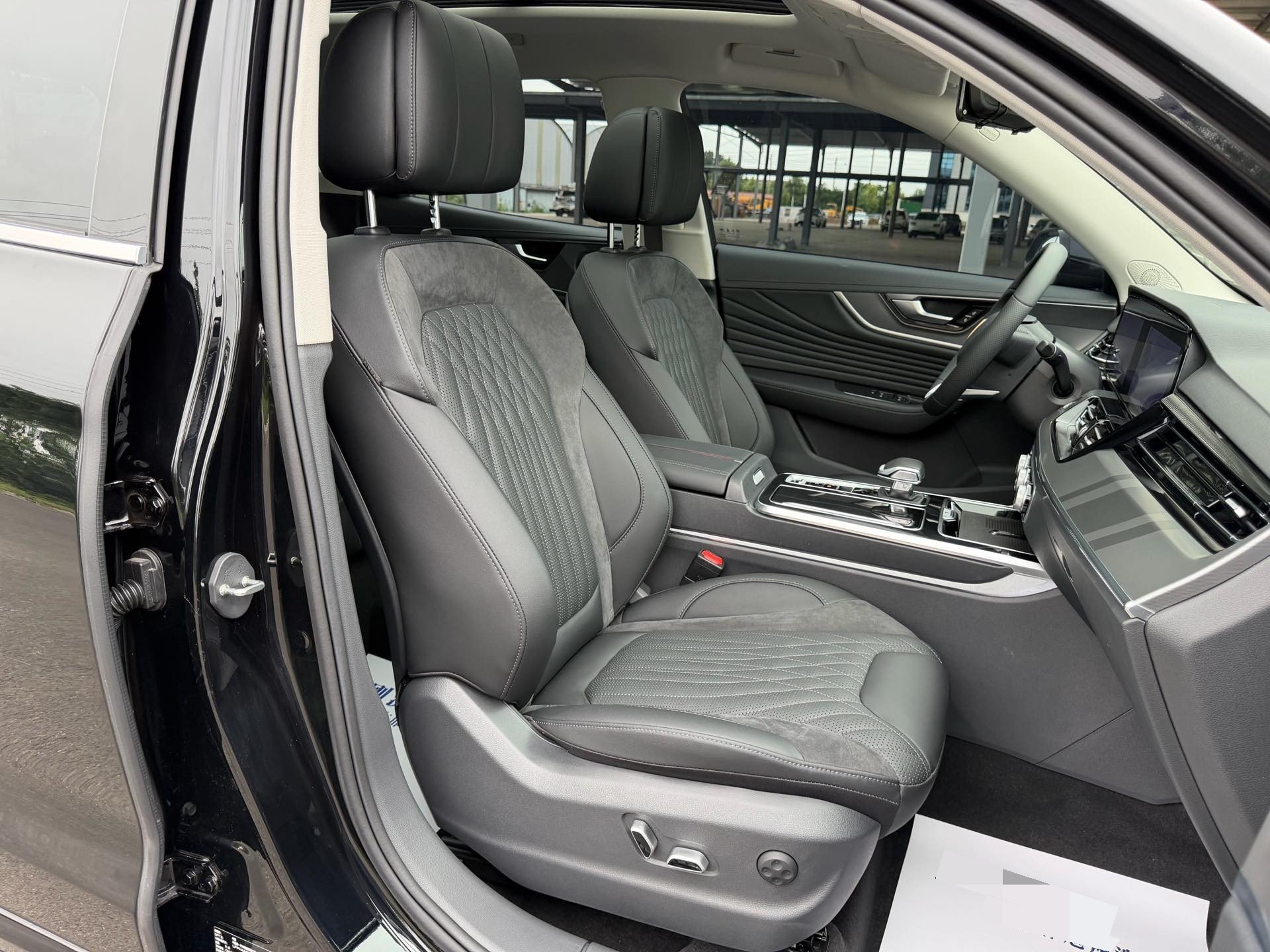 Hongqi HS5 2023 2.0T Qixiang Pro