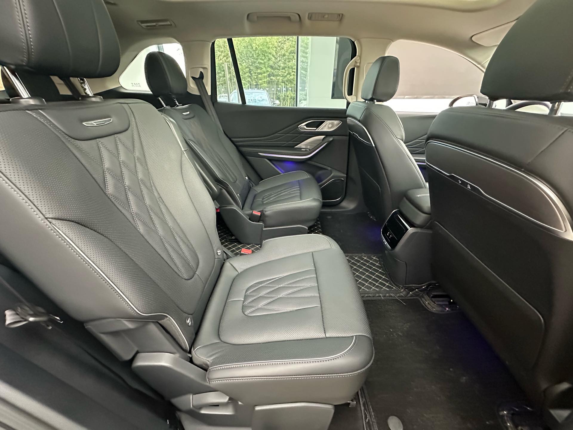 红旗 2024款 HS7 PHEV 2.0T 四驱旗畅版6座
