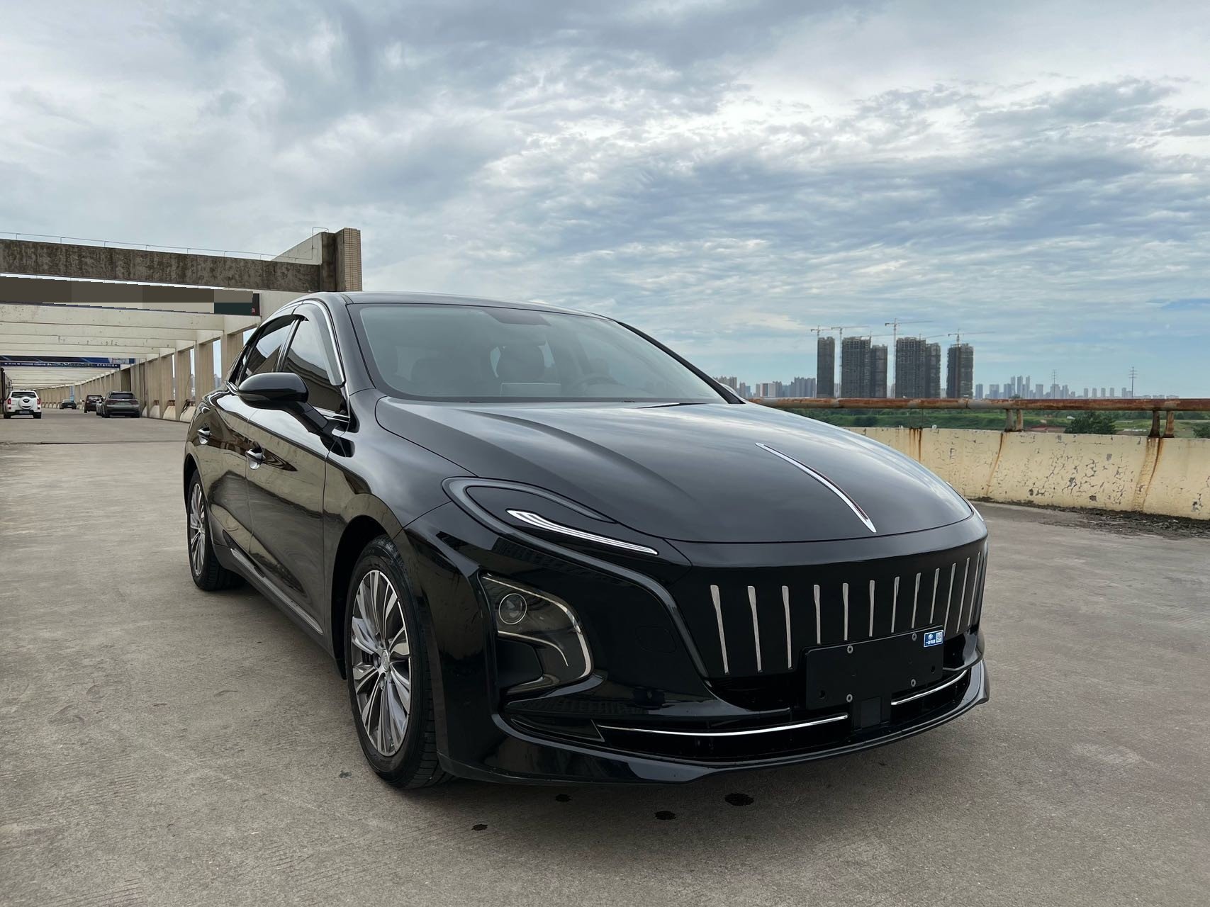 Hongqi E-QM5 2022 431km Charging Joy Edition