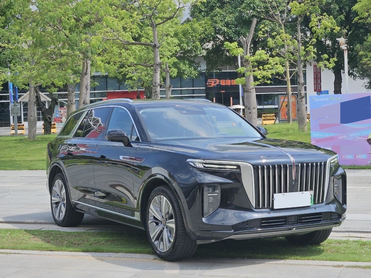 Hongqi E-HS9 2022 690km Flagship 6-Seater
