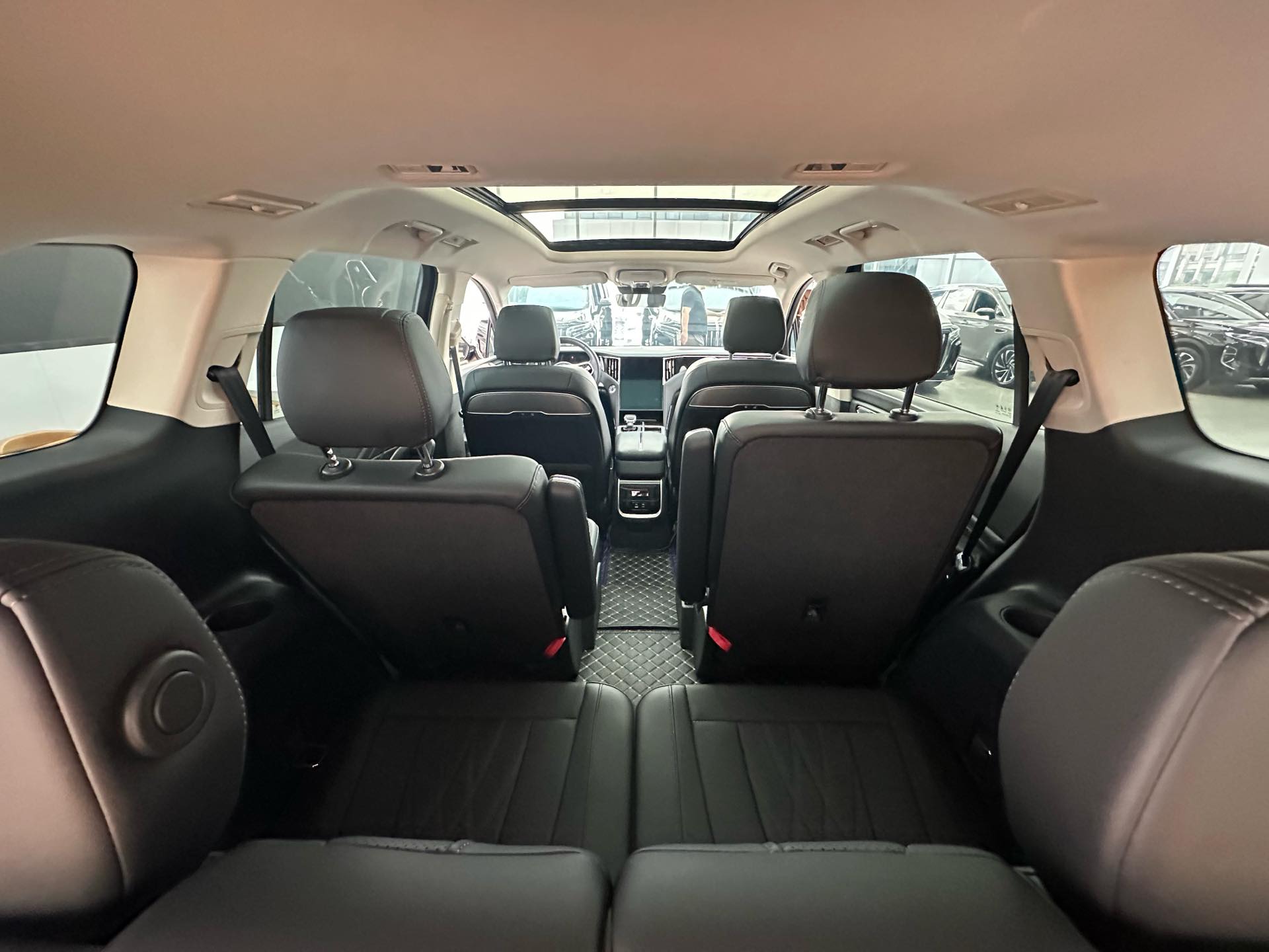 红旗 2024款 HS7 PHEV 2.0T 四驱旗畅版6座
