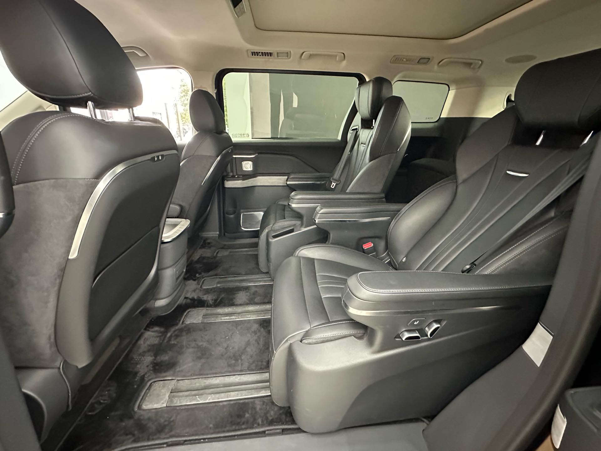Hongqi HQ9 PHEV 2.0T 4WD Business Edition 2024