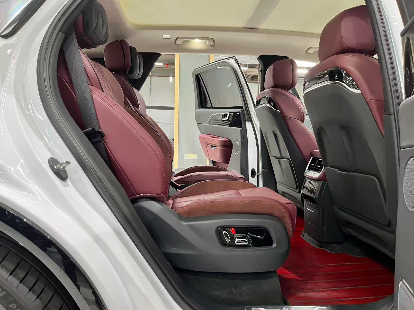 Hongqi E-HS9 2022 690km Flagship 6-Seater