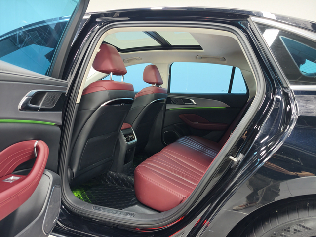 Hongqi H5 2024 2.0T Smart Connect Qi Chang Edition