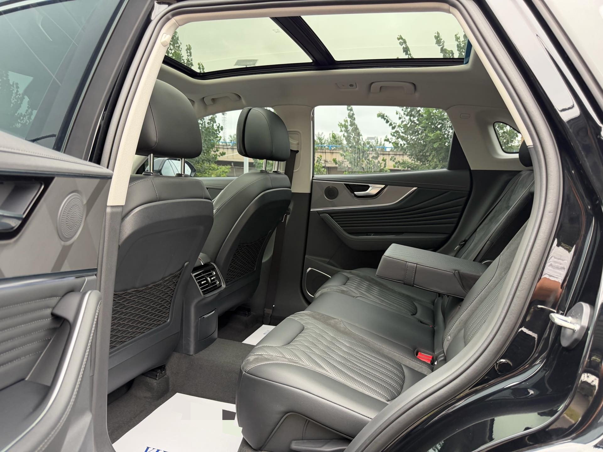 Hongqi HS5 2023 2.0T Qixiang Pro