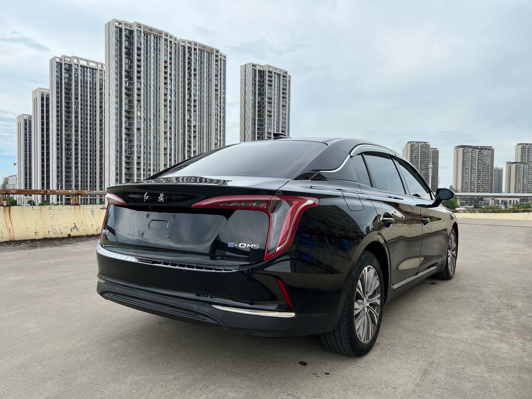 Hongqi E-QM5 2022 431km Charging Joy Edition