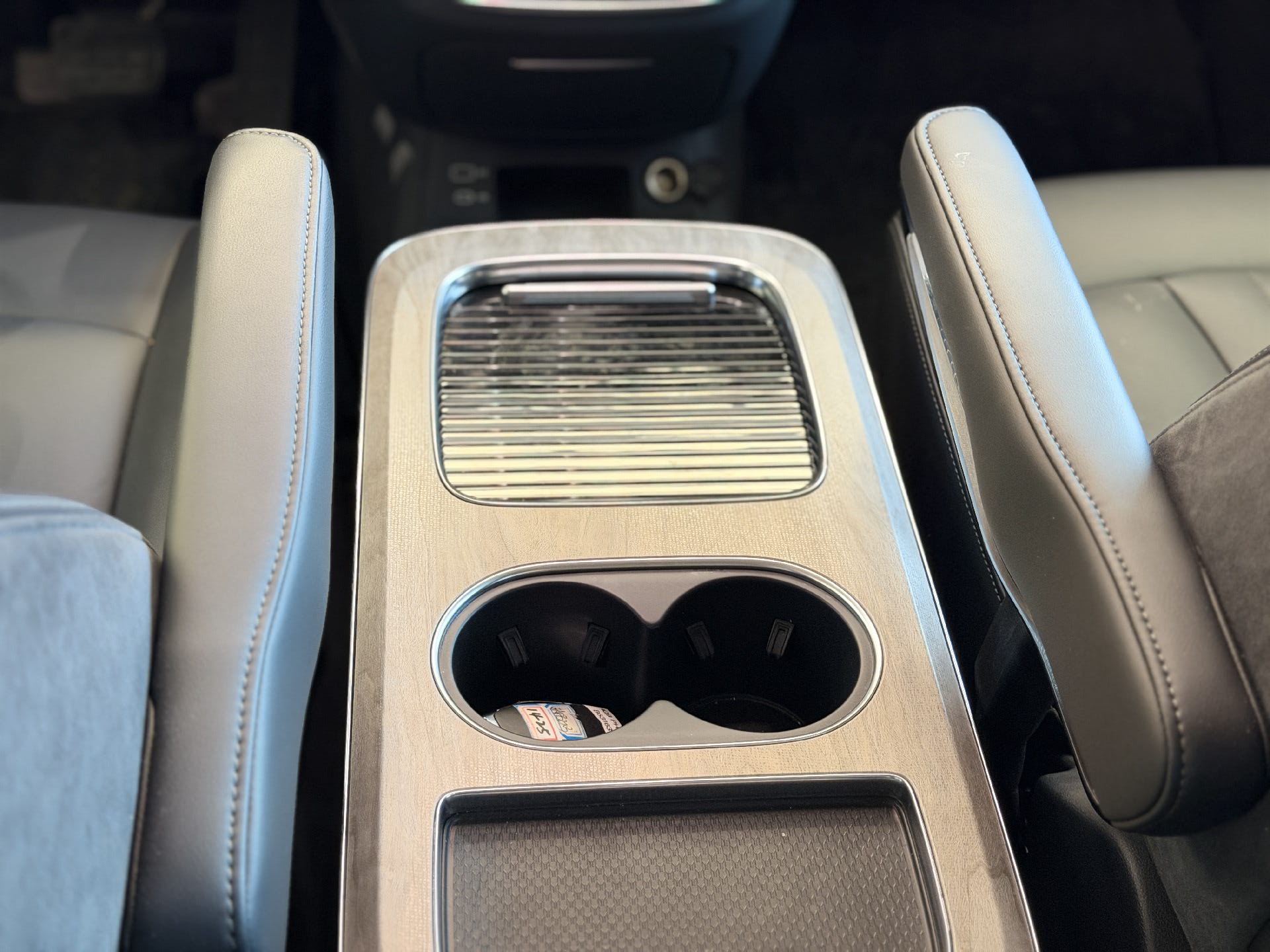 Hongqi HQ9 PHEV 2.0T 4WD Business Edition 2024