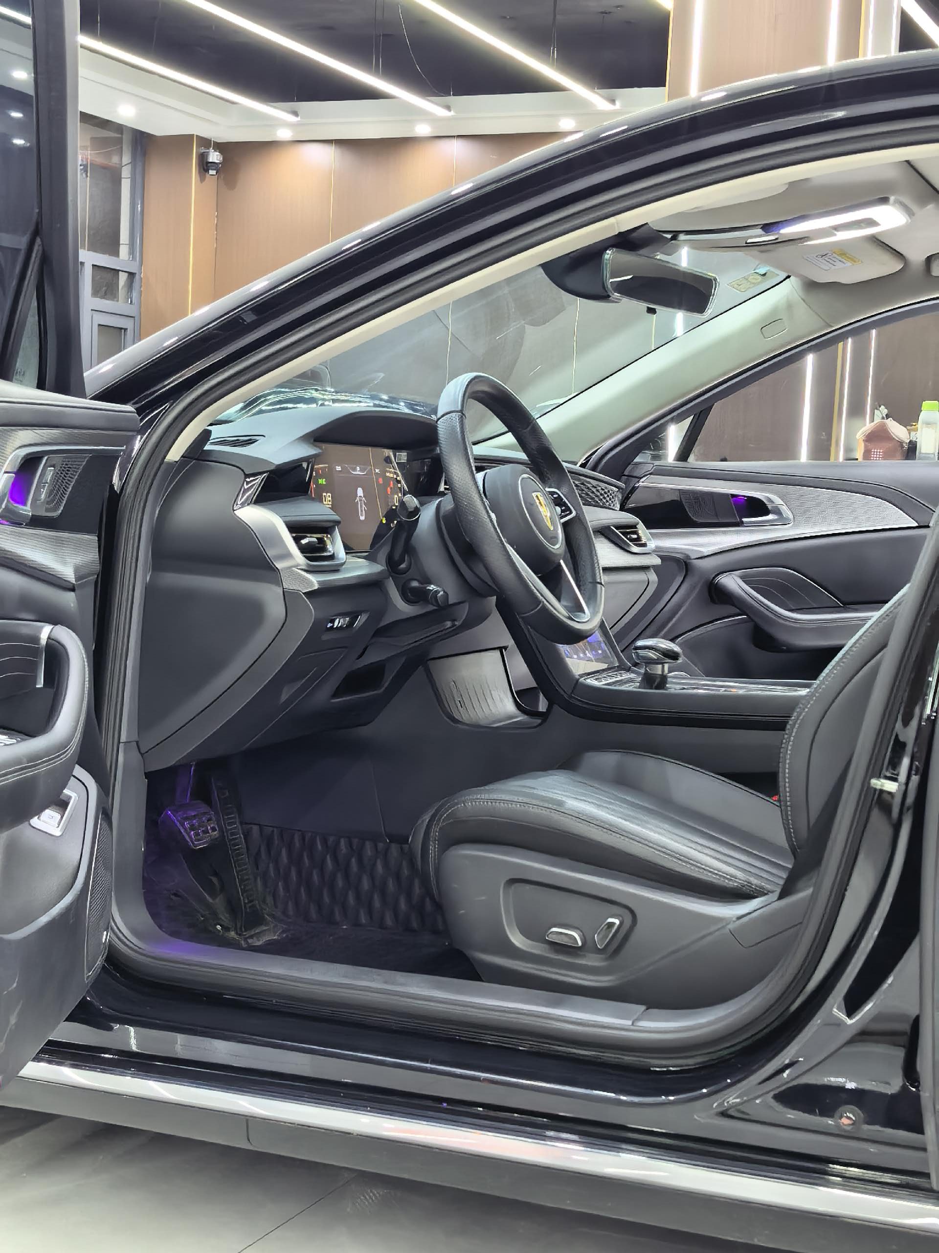 Hongqi H5 2023 1.5T Smart Link Qiyun Edition