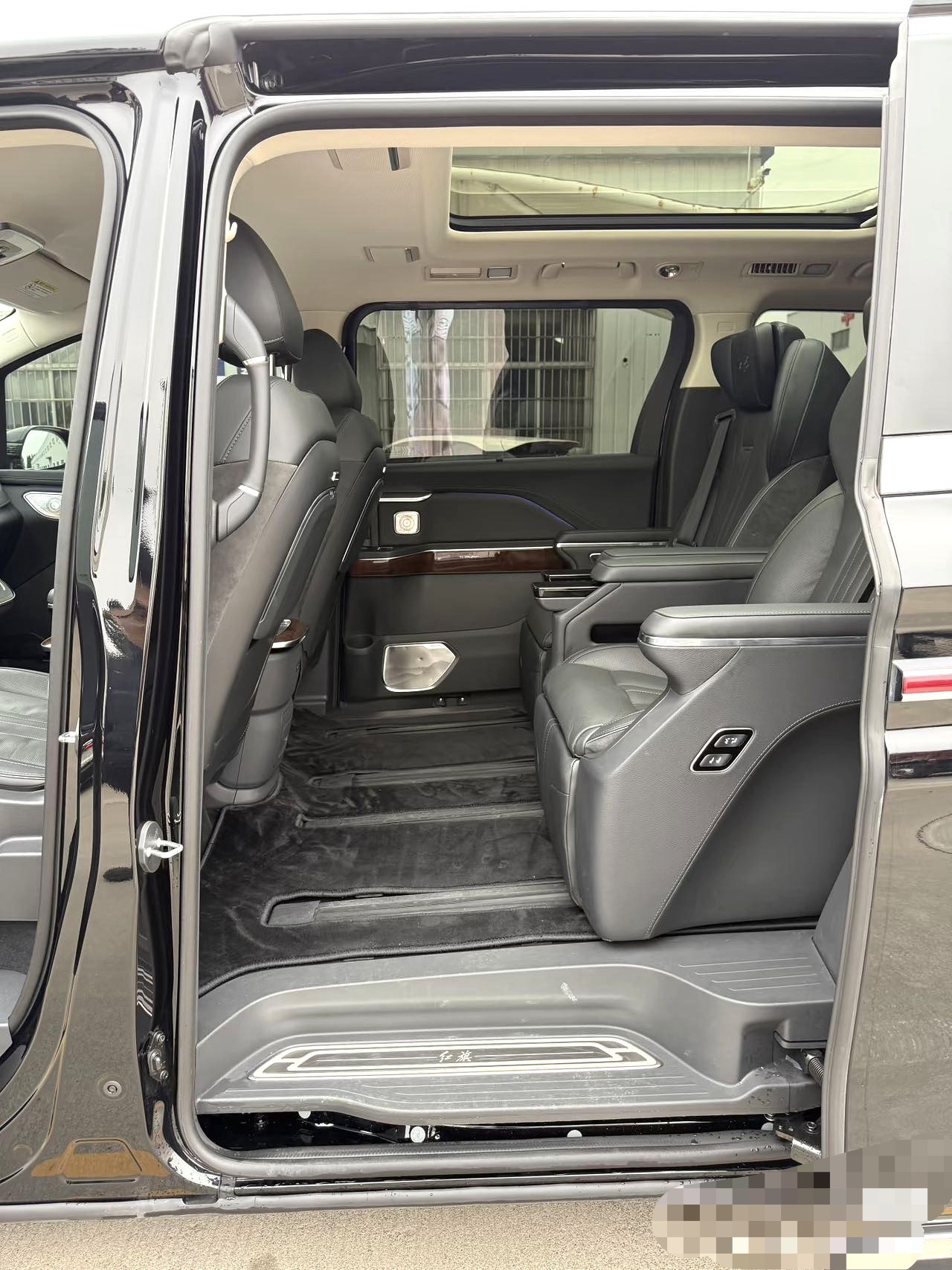 红旗 2024款 HQ9 PHEV 2.0T 四驱豪华版