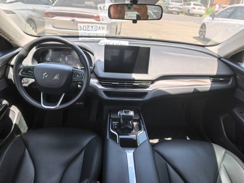 Hongqi E-QM5 2021 Charging Qixiang Edition