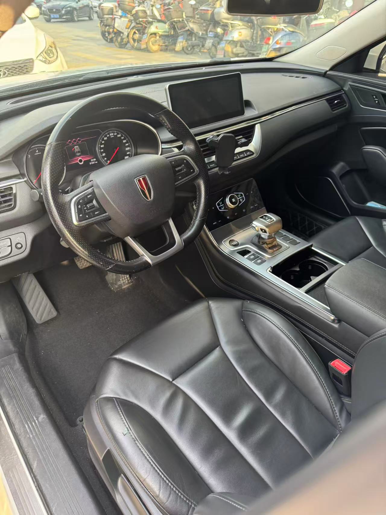 Hongqi H5 2022 1.5TD Qiyun