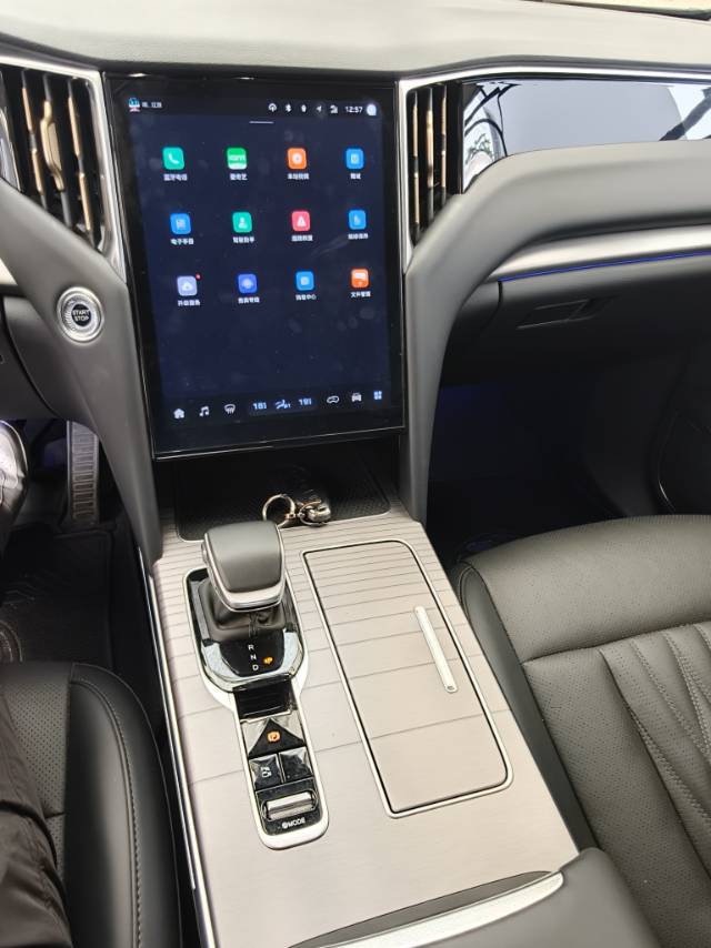 Hongqi HS7 PHEV 2.0T Two-Wheel Drive Qixiang 6-Seater 2024