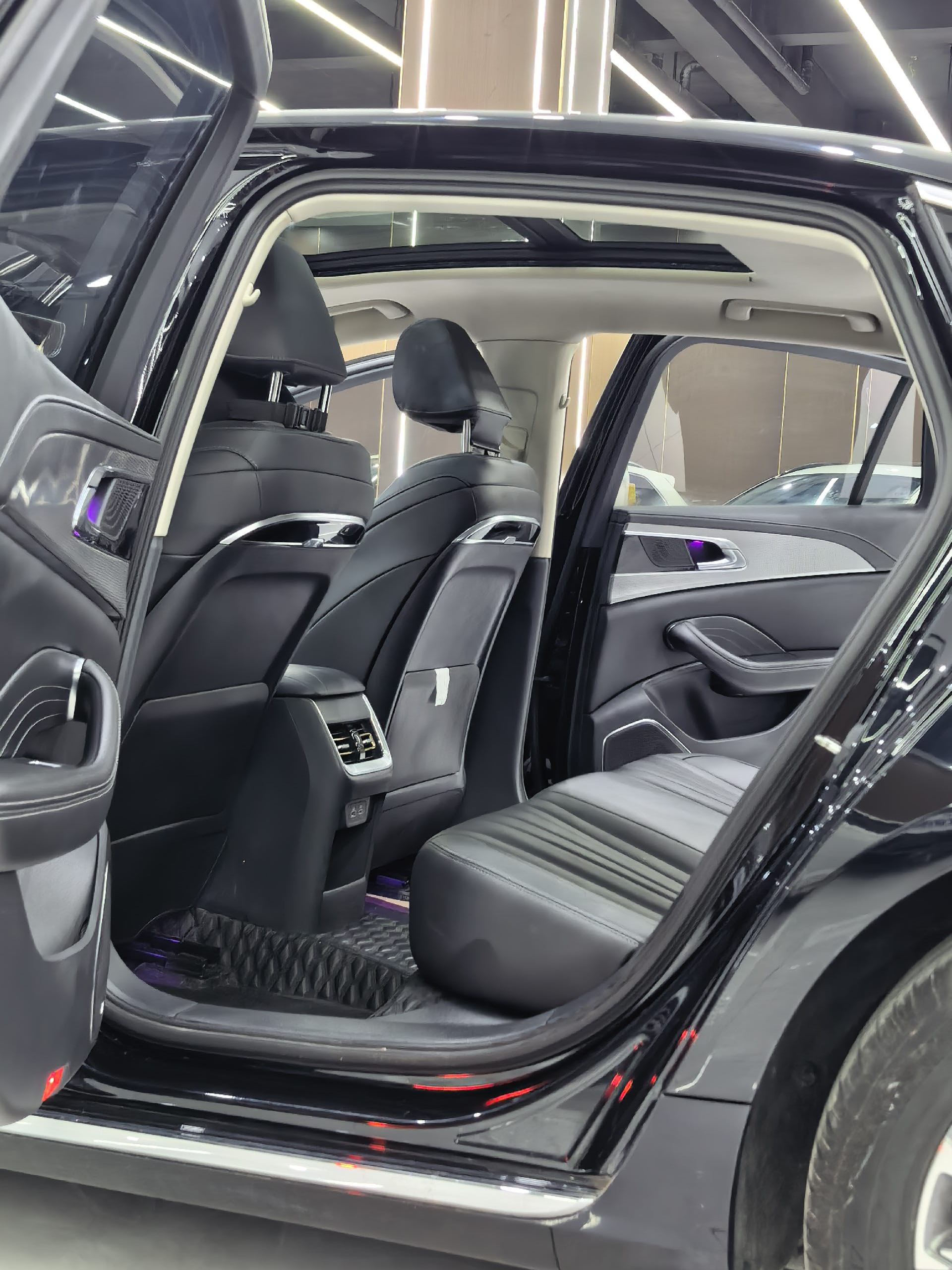 Hongqi H5 2023 1.5T Smart Link Qiyun Edition