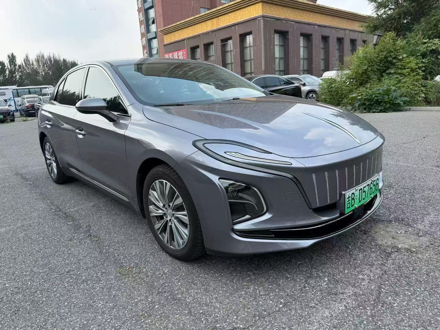 Hongqi E-QM5 2023 Facelift Base Mobility