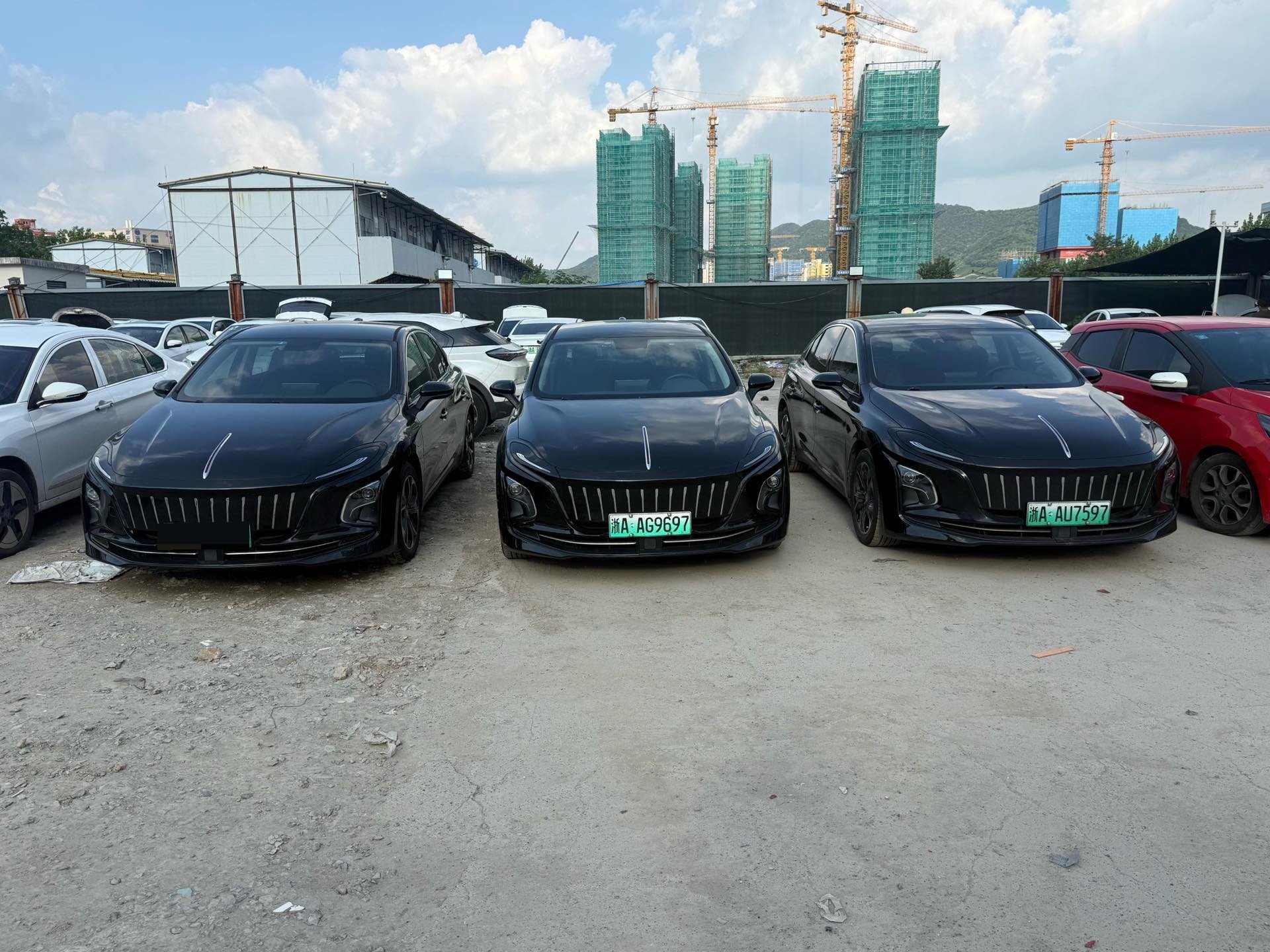 Hongqi E-QM5 2022 431km Charging Joy Edition