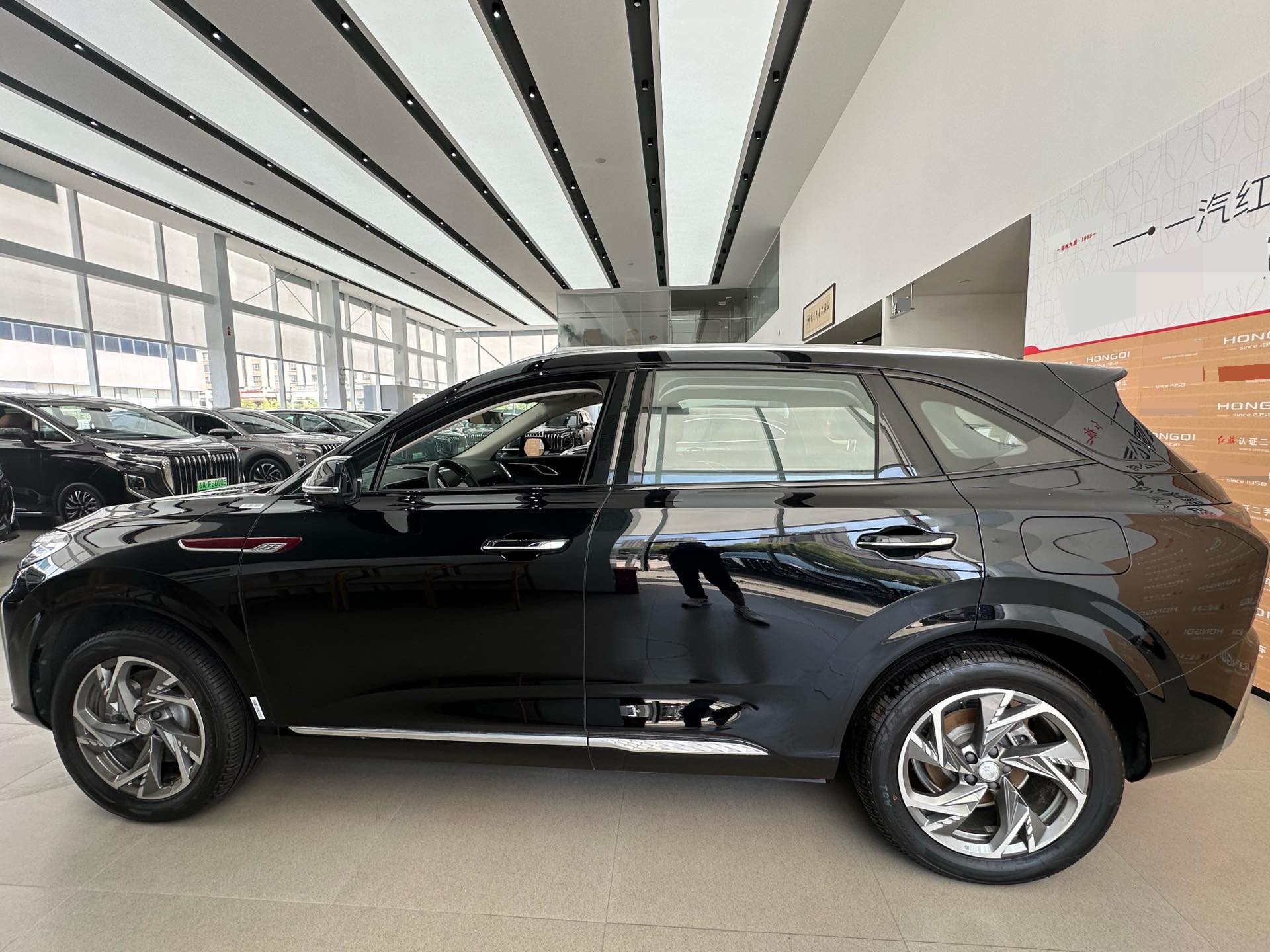 红旗 2025款 HS3 PHEV 1.5T 117km 劲为版
