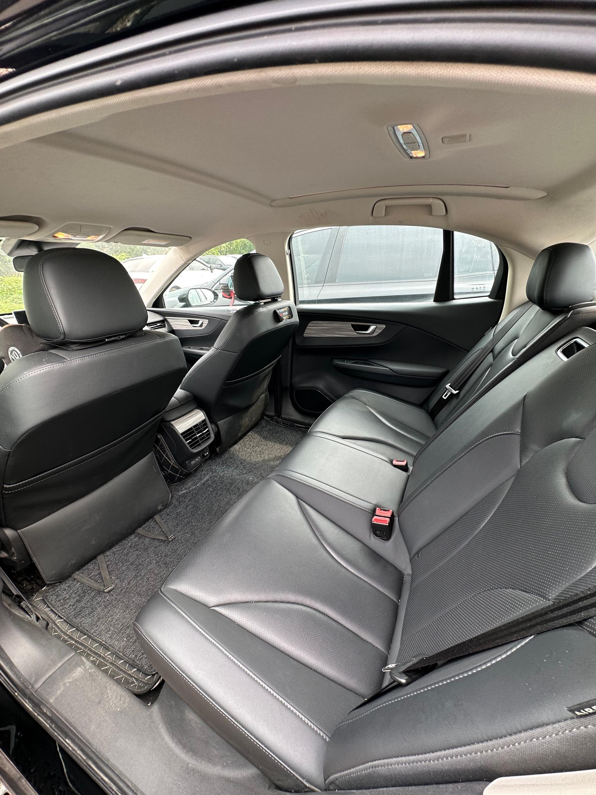 Hongqi E-QM5 2024 500km Travel Edition