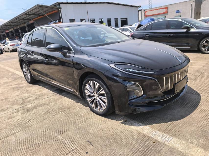 Hongqi E-QM5 2021 Charging Qixiang Edition