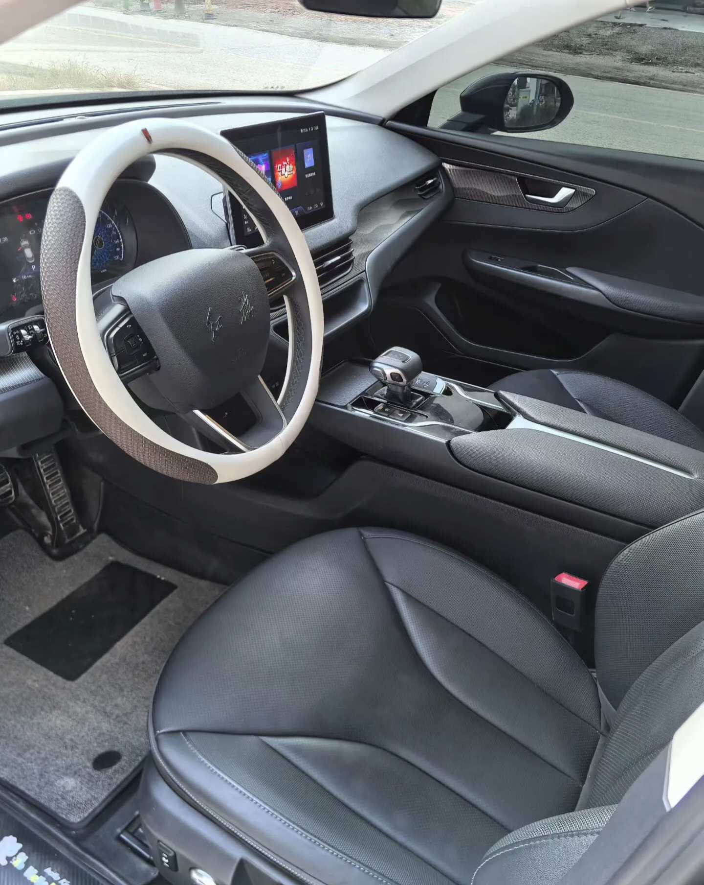 Hongqi E-QM5 2021 Charging Didi Edition
