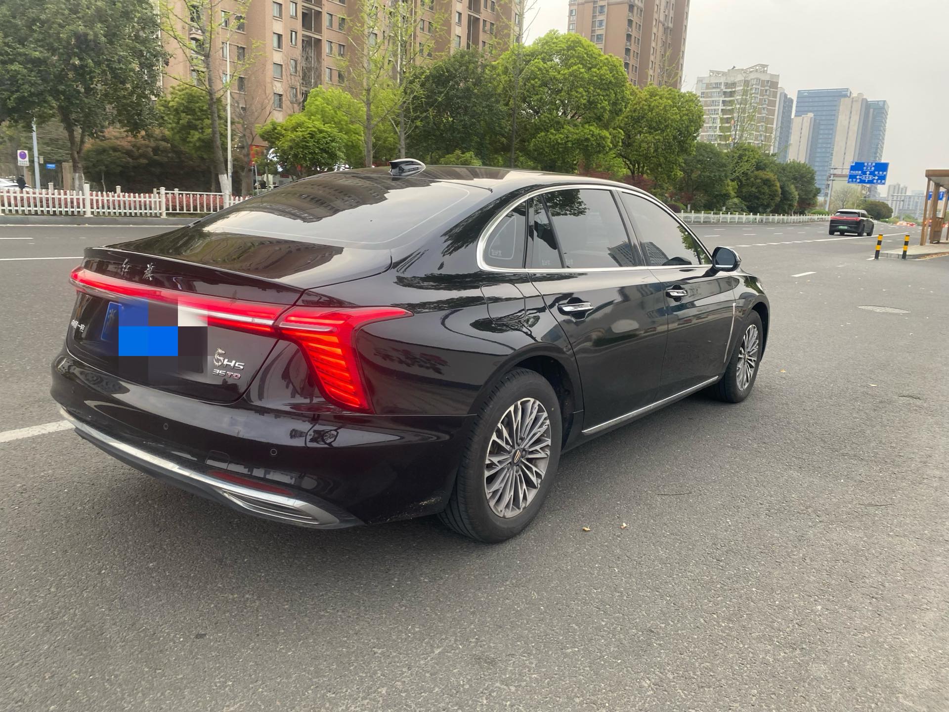 红旗 2024款 H5 1.5T 智联旗韵版