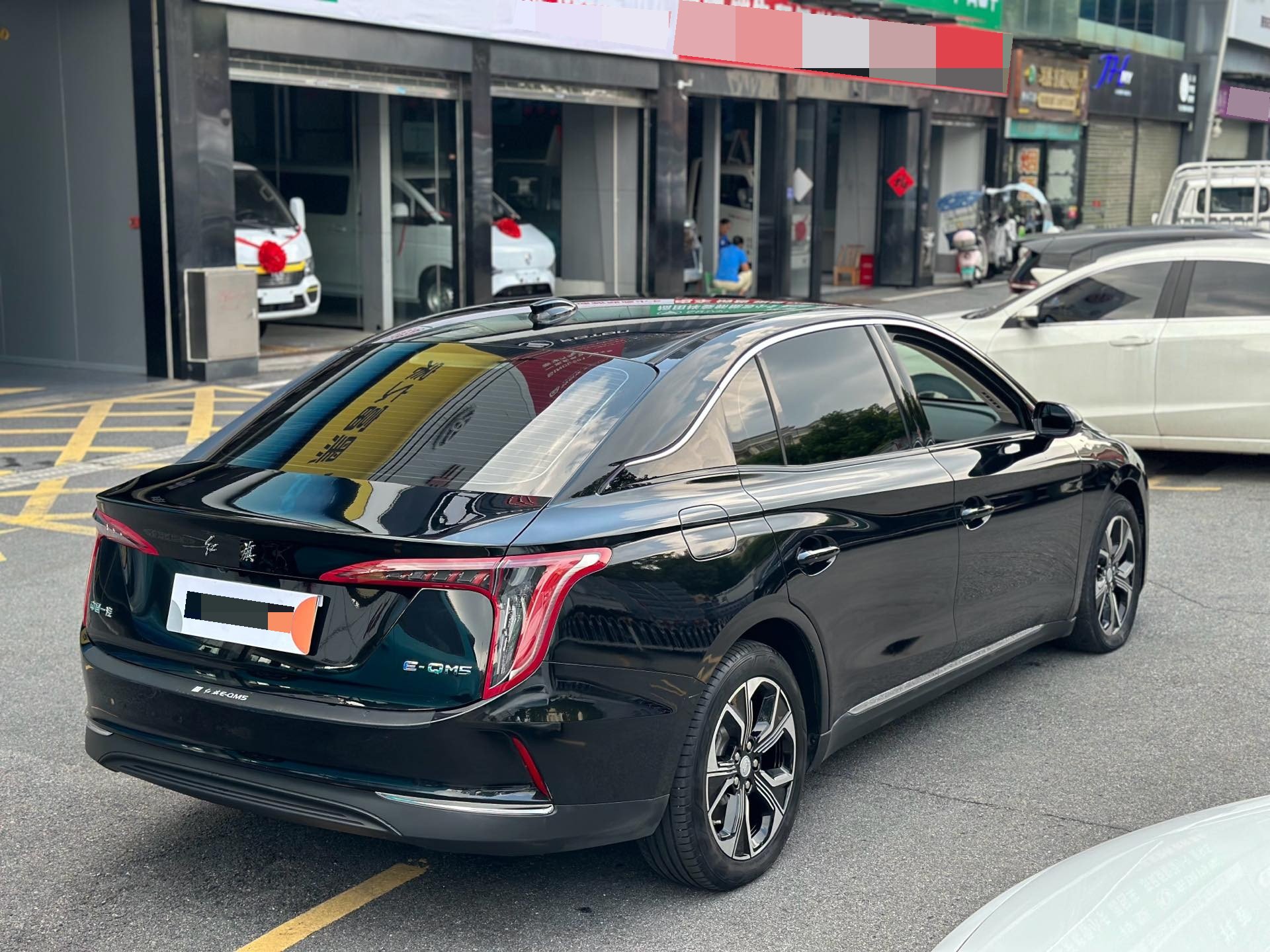 红旗 2022款 E-QM5 431km 充电乐享版