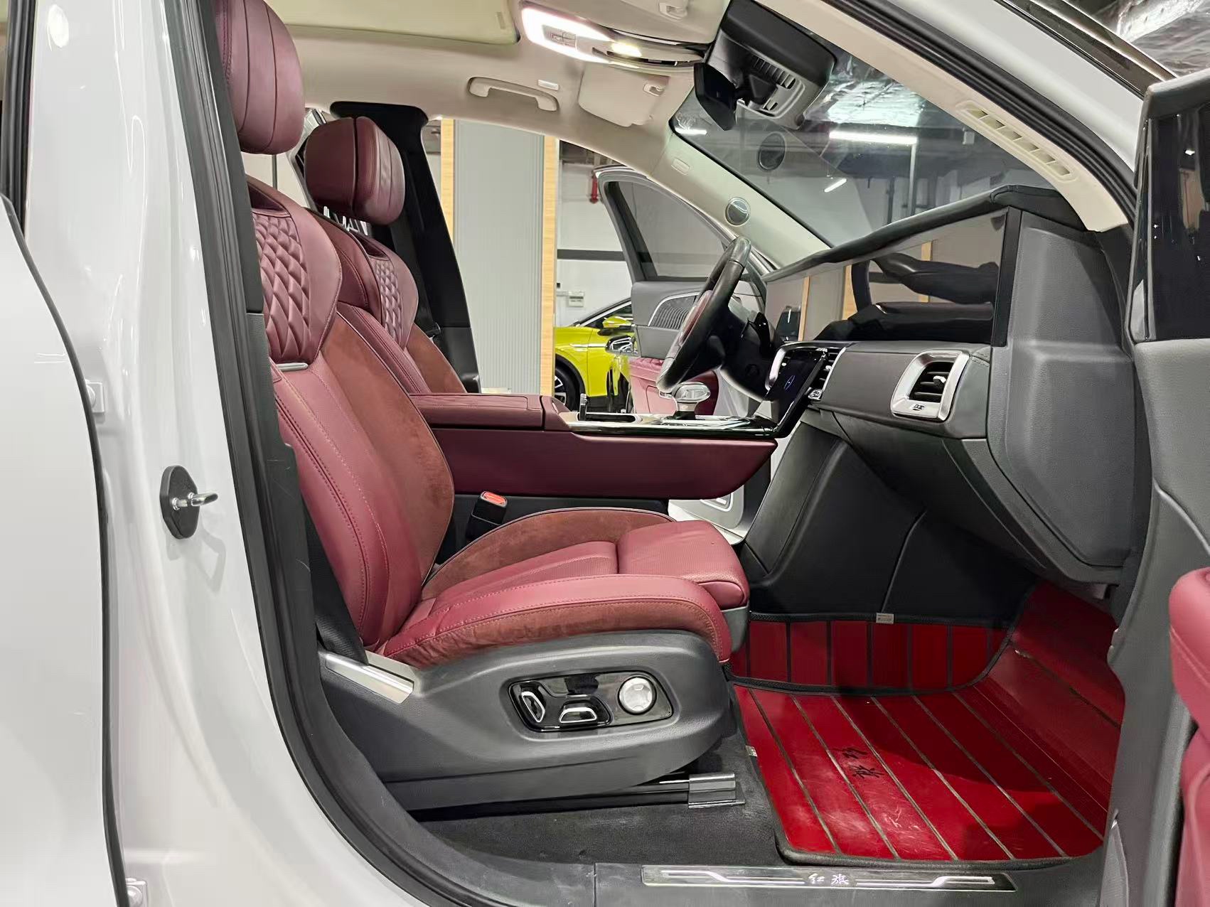Hongqi E-HS9 2022 690km Flagship 6-Seater