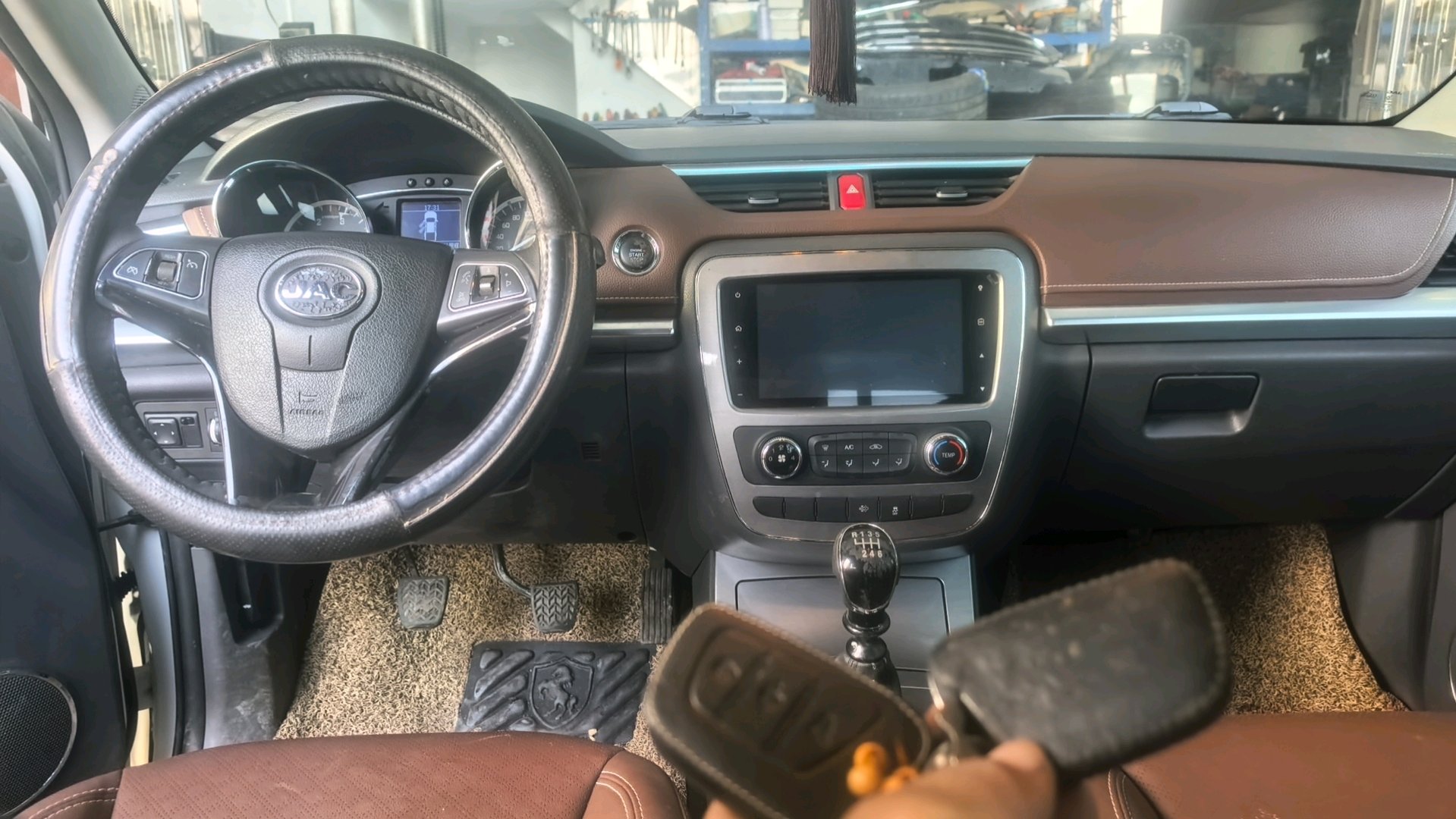 JAC 2018 Shuailing T8 2.0T 2WD Smart Connect Large Double Cab