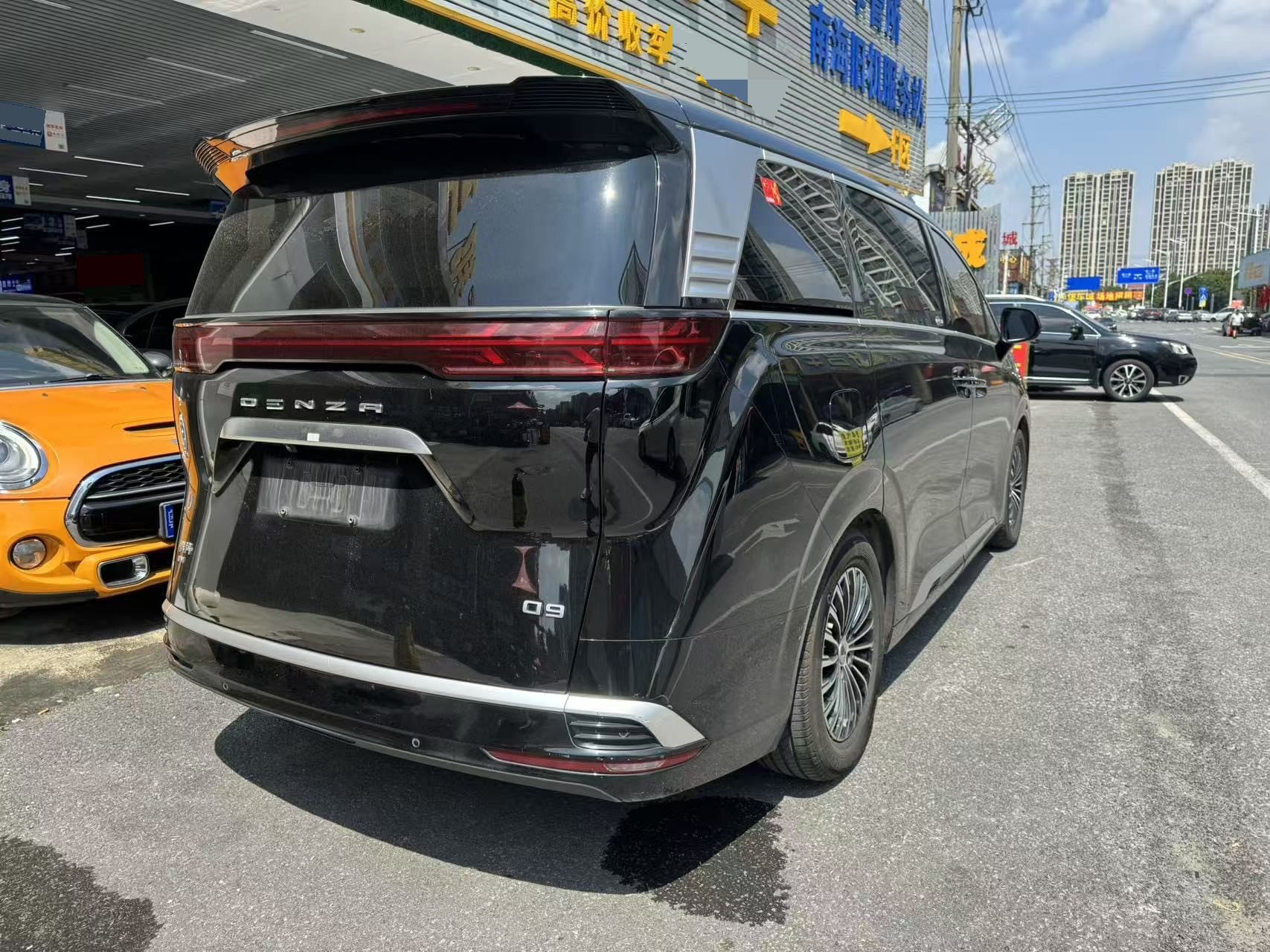 Denza D9 DM-i 2022 1.5T CVT 1040 Premium