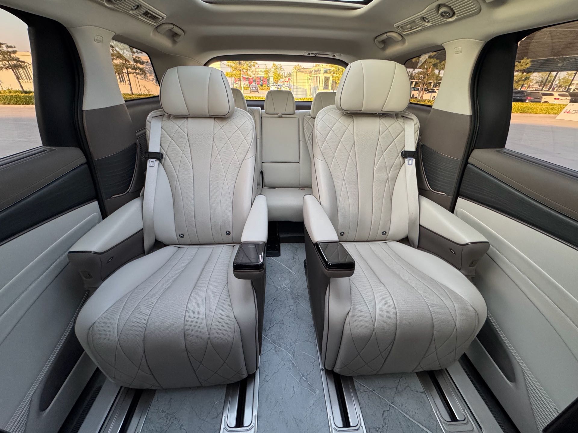 Denza 2022 Denza D9 DM-i 1.5T CVT 970 AWD Premium
