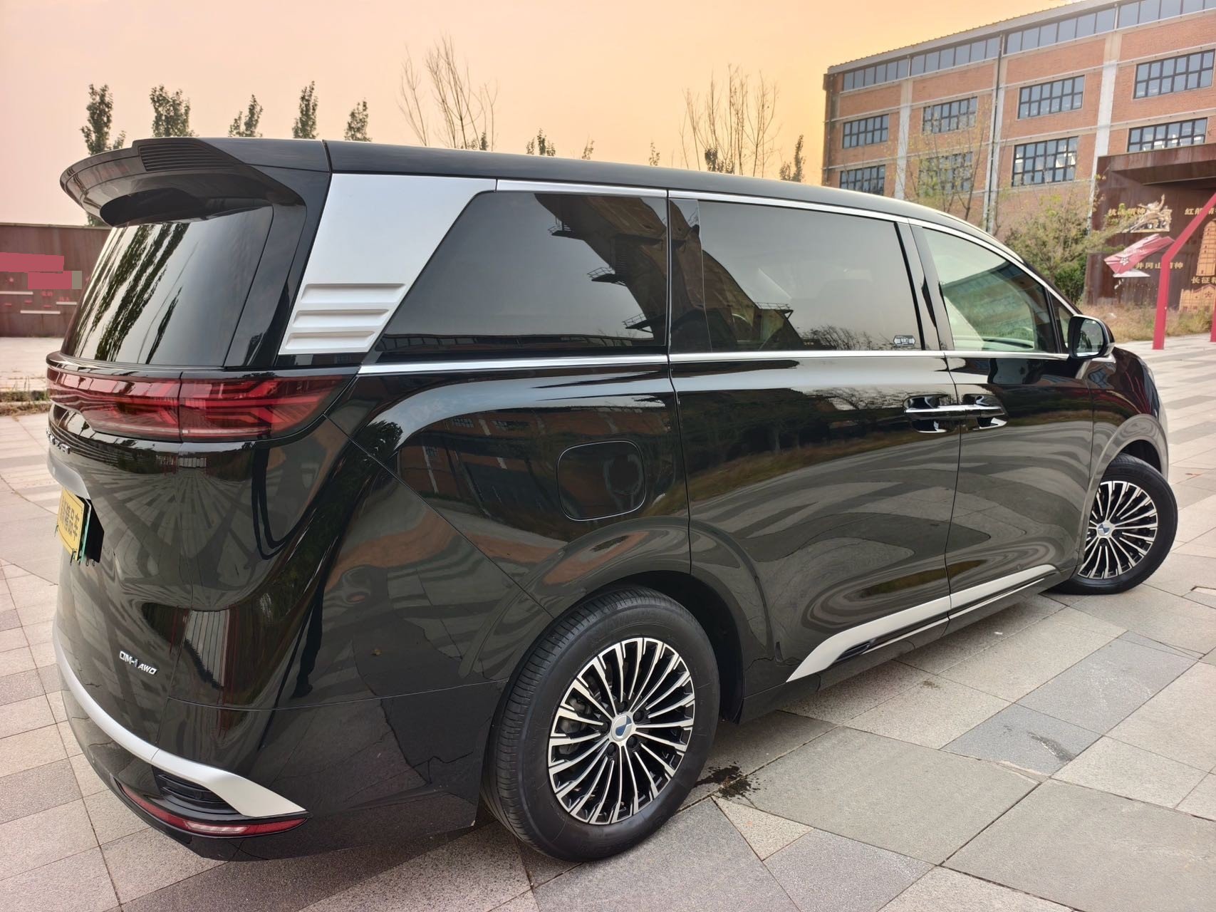 Denza 2022 Denza D9 DM-i 1.5T CVT 970 AWD Premium