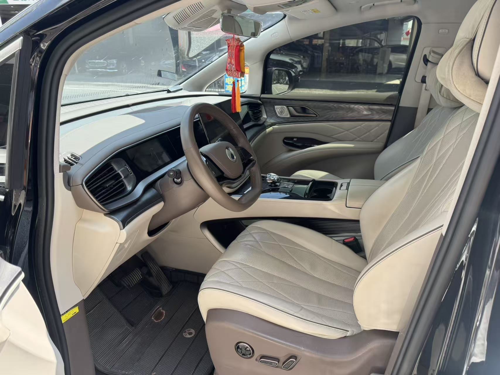 Denza D9 DM-i 2022 1.5T CVT 1040 Premium