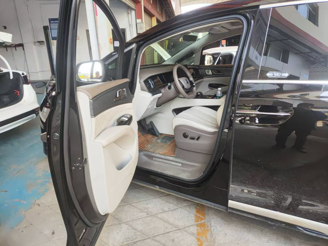 Denza D9 DM-i 2022 1.5T CVT 1040 Premium