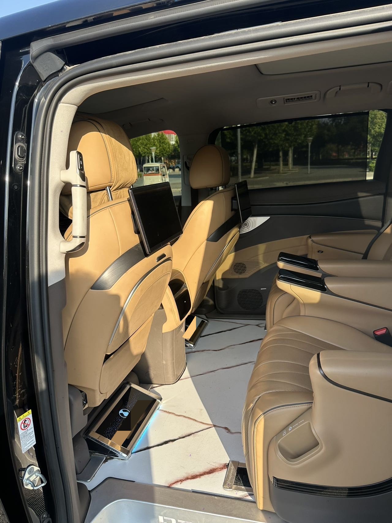 Denza 2022 Denza D9 DM-i 1.5T CVT 970 AWD Premium
