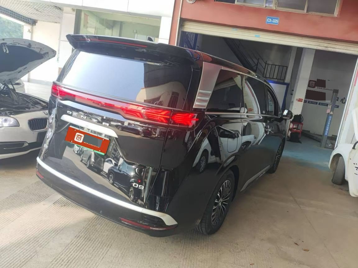 Denza D9 DM-i 2022 1.5T CVT 1040 Premium