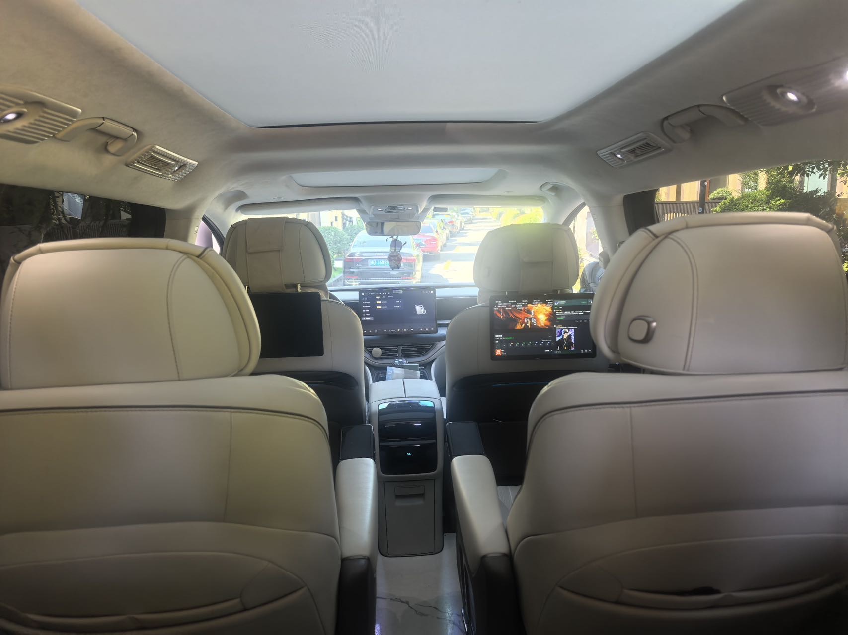 Denza 2022 Denza D9 DM-i 1.5T CVT 970 AWD Flagship