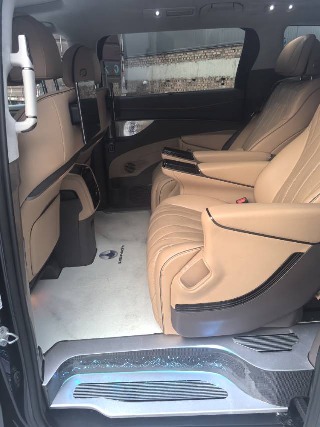 Denza 2022 Denza D9 DM-i 1.5T CVT 970 AWD Flagship